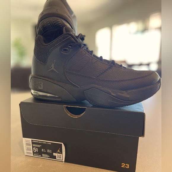 Jordan Max Aura 3 - 5.5Y - Picture 1 of 4